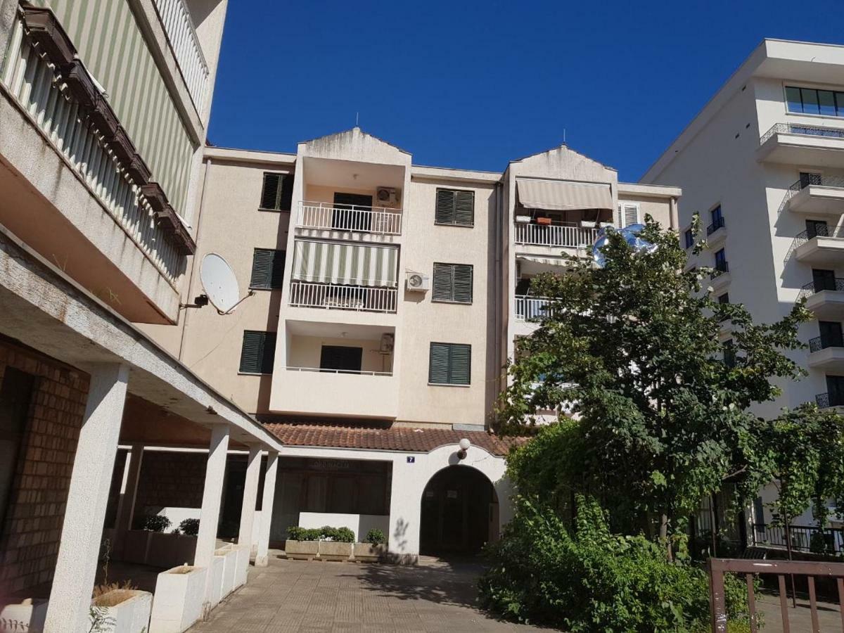 Emi Apartment Будва Екстериор снимка